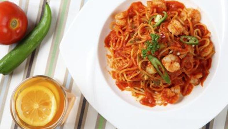 Špageti s kozicama i rajčicama