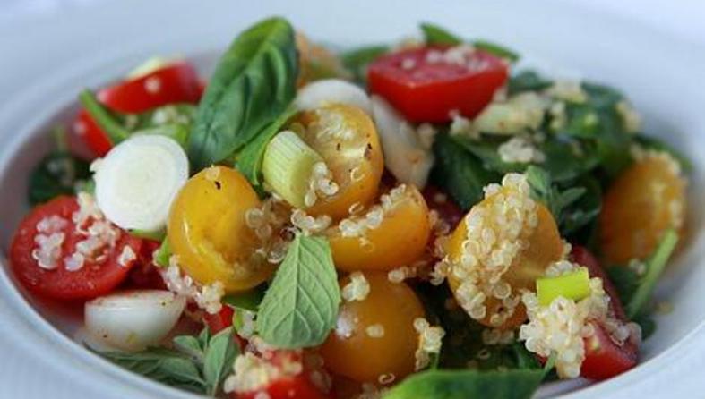 Salata od kvinoje i povrća