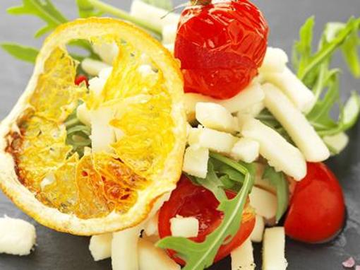 Mozzarella s rajčicama i rikulom